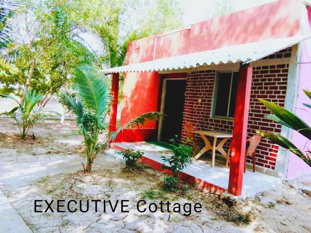 Estuarine Village Resort Sātabhāya 外观 照片
