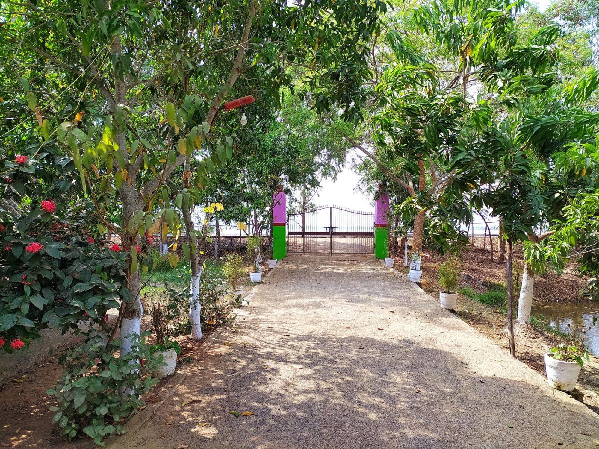 Estuarine Village Resort Sātabhāya 外观 照片